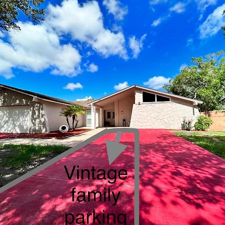 Villa Vintage Family Scape + Heated Pool&Discount à Tampa Extérieur photo