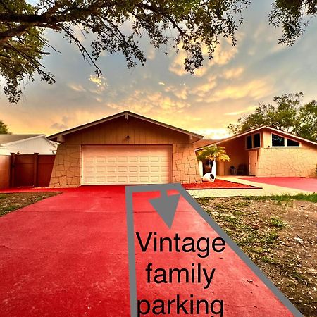 Villa Vintage Family Scape + Heated Pool&Discount à Tampa Extérieur photo