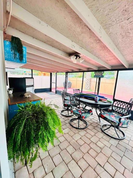Villa Vintage Family Scape + Heated Pool&Discount à Tampa Extérieur photo