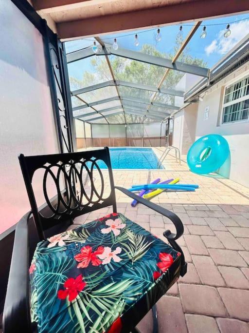Villa Vintage Family Scape + Heated Pool&Discount à Tampa Extérieur photo